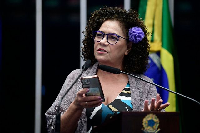 Perpétua apresenta PL para devolução da contagem de tempo de serviço da Educação